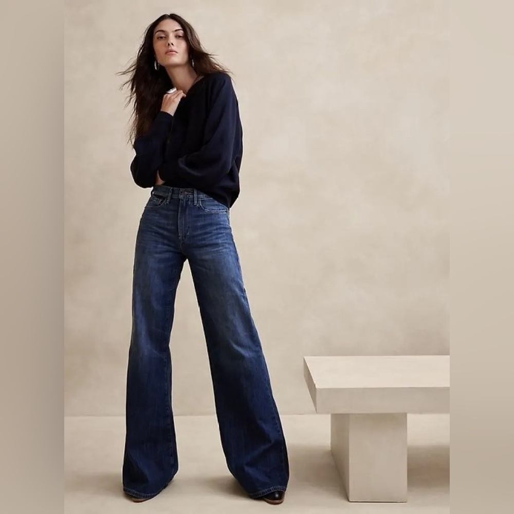 NWT! Banana Republic Medium Wash The Puddle Jean - Size 32 🩷